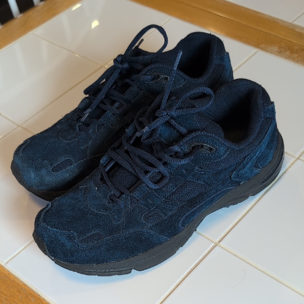 Vionic Suede Classic Walker
